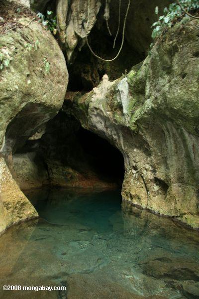 Eingang zur Höhle atm