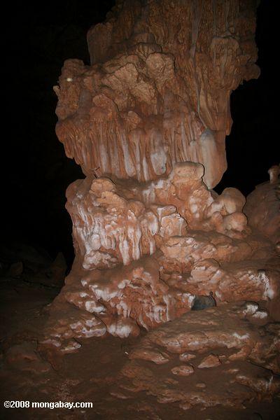 洞窟のATMで形成洞窟