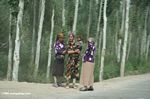 Women talking along the road in Kusrap