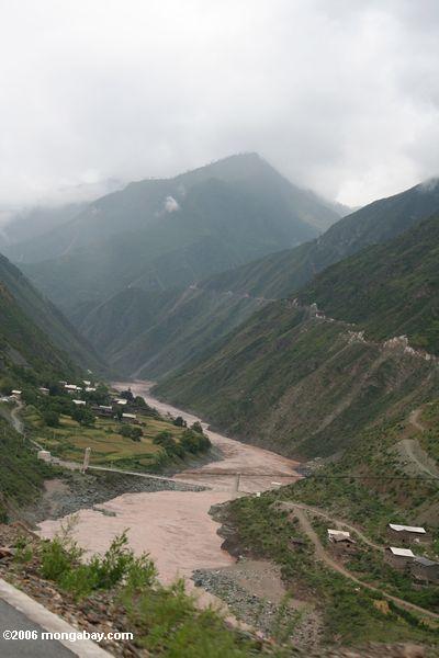 Über dem Yangtze Fluß Nanowatt Yunnan in der Provinz tibetanisches