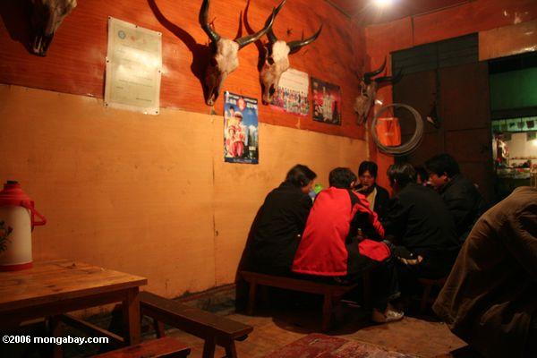 Tibetaner, die in Dechen tibetanisches