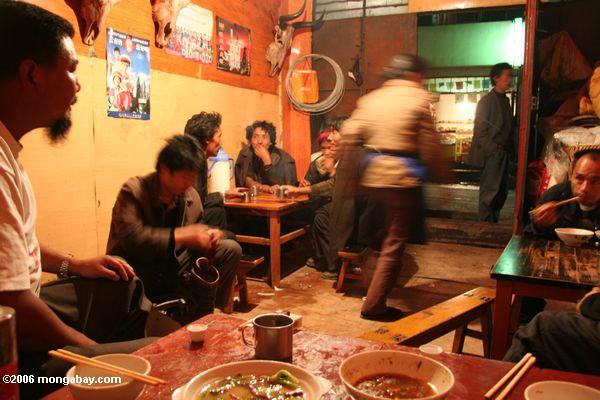 ужин в ресторане тибетской