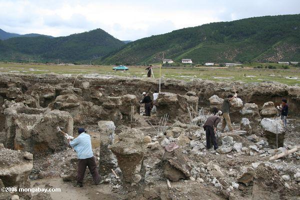 Excavating uma vila velha em China