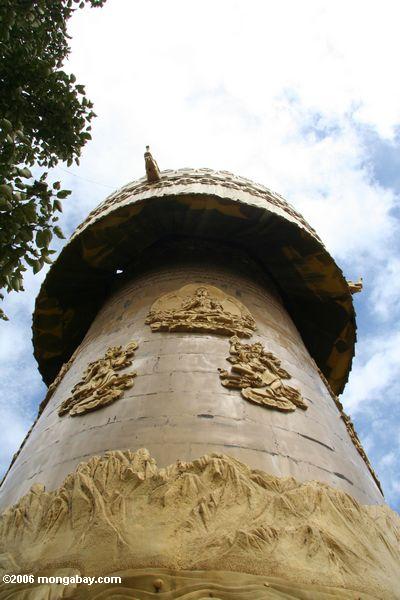 dem größten Gebetrad tibetanisches Yunnan (