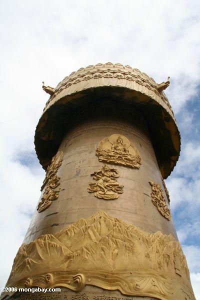 крупнейших мировых молитвы колесо, расположенное в zhongdian