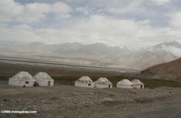 Moderne yurts entlang der Karakoram Landstraße in Xinjiang