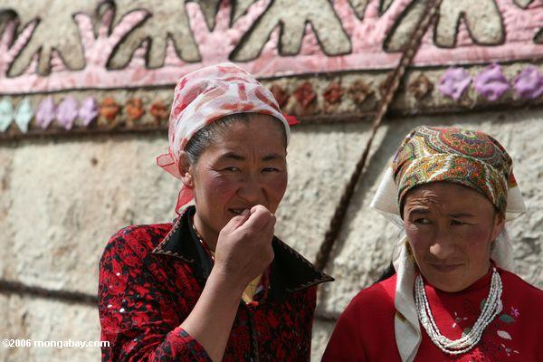 таджикских женщин в присутствии их традиционном юрта