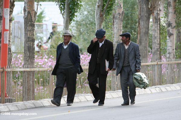 Drei Tajik Männer, die in Tashkurgan Xinjiang