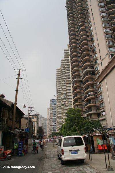 линия высотных жилых зданий в Шанхае