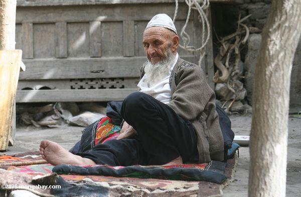 Старейшина в деревне kusrap