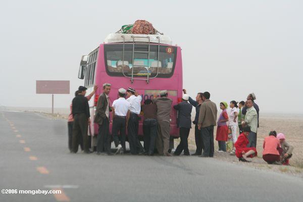 Автобус неприятности в западной части Китая