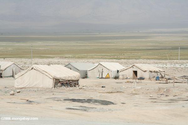 палаточный лагерь работника в западной части Китая