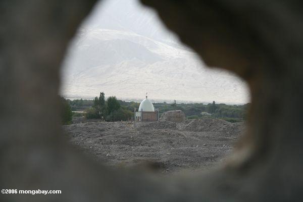Grab, wie durch eine Bohrung in einer Wand bei Tashkurgan Xinjiang