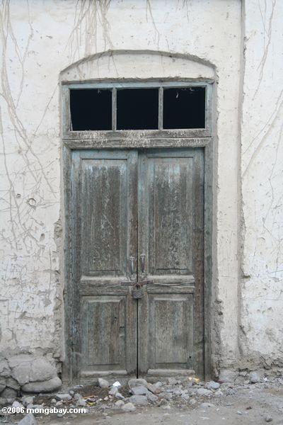 дверь в tashkorgan