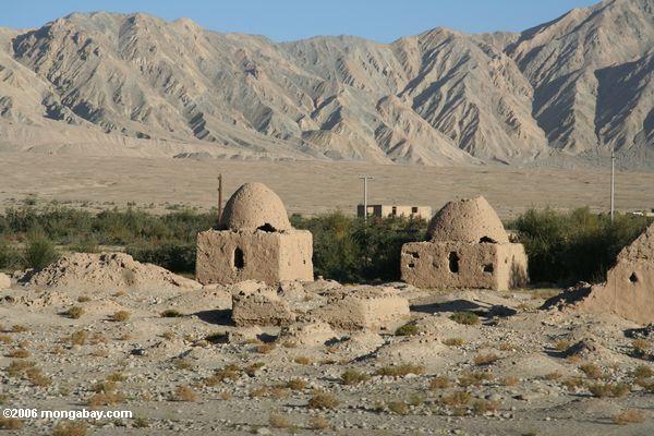Tajik Gräber gesehen von der Karakoram Landstraße