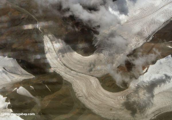 Chinesische Gletscher, die auf der hohen Hochebene von Xinjiang in Westchina schmelzen