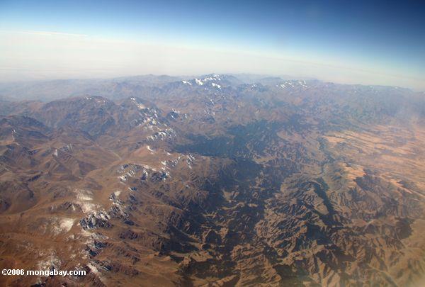 Luftaufnahme der Berge und des Waldes in Westchina