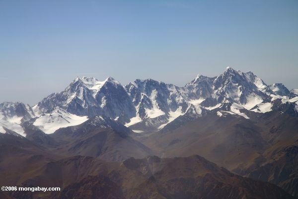 Schnee-mit einer Kappe bedeckte Berge nähern sich Bodge Feng Spitze in Westchina