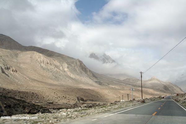 Karakoram Landstraße in Richtung zu Pakistan