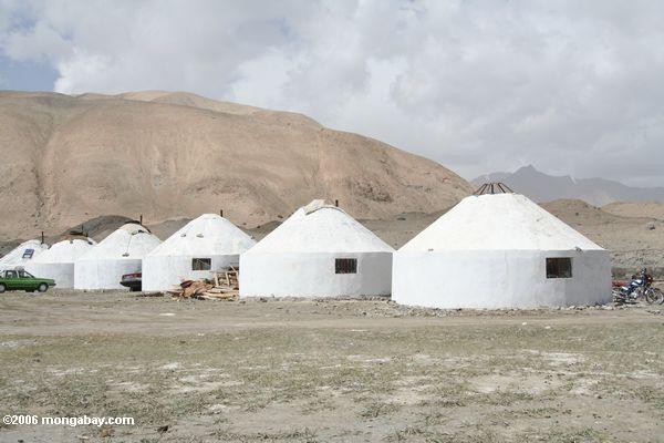 Moderne yurts konstruiert durch die chinesische Regierung
