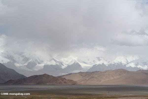 新疆のパミール高原の山々