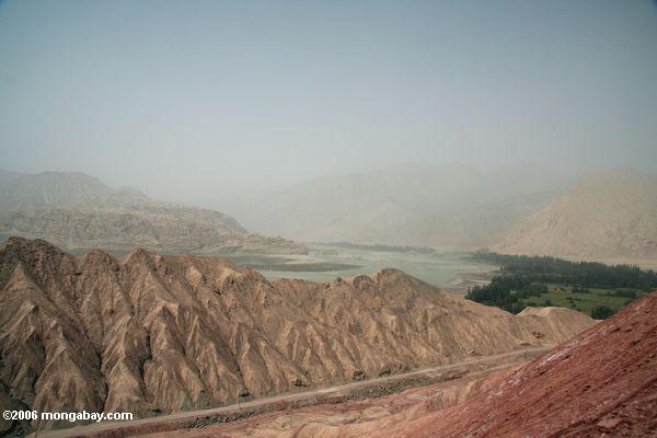 Rötliche Hügel, wie wir von Datong Xinjiang