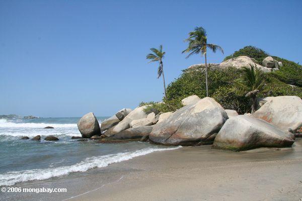 Flußsteine auf dem Strand bei Arrecifes in Parque Tayrona