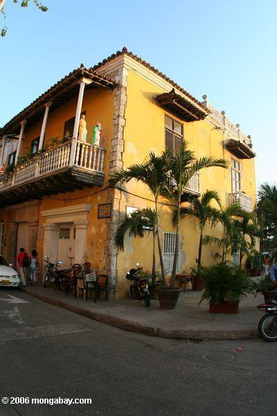 Gelbes Kolonial-art Haus in altem Cartagena
