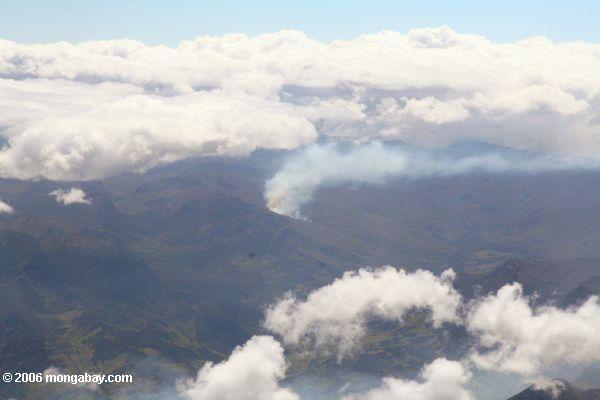 Großes landwirtschaftliches Feuer nahe Bogota