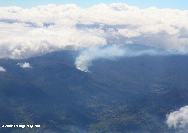 Luftaufnahme eines landwirtschaftlichen Feuers nahe Bogota