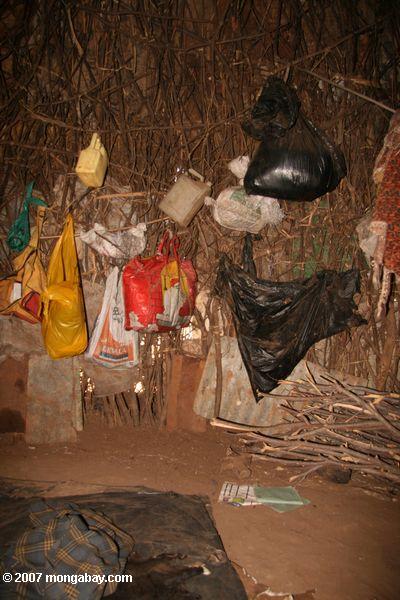 Turkana intérieur d'une cabane