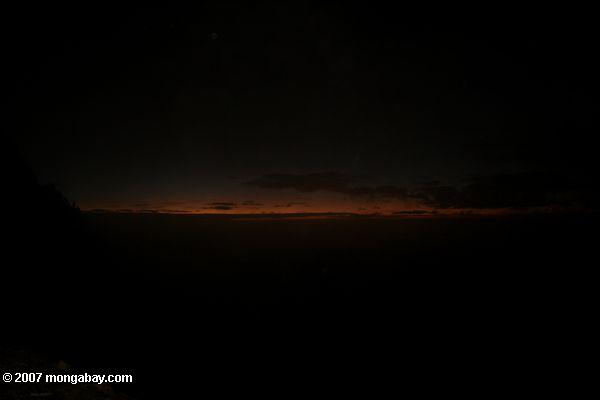 Sunrise desde el punto Lenana pico (4985 metros)