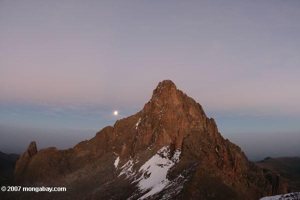 Mt. Kenya ao amanhecer