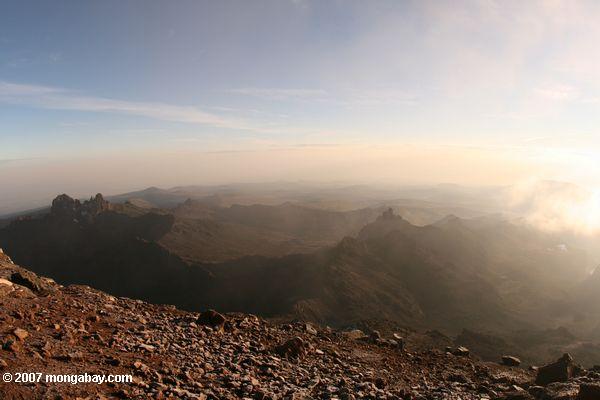 Vista desde Mt. Kenya's Point Lenana pico (4985 metros)