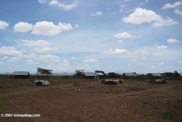 Somaliens section du camp de réfugiés de Kakuma - que les réfugiés quittent, leurs maisons sont démolies