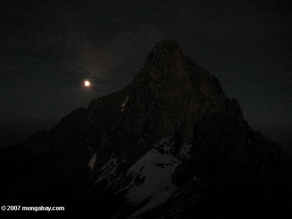 Monte Kenya, en el crepúsculo