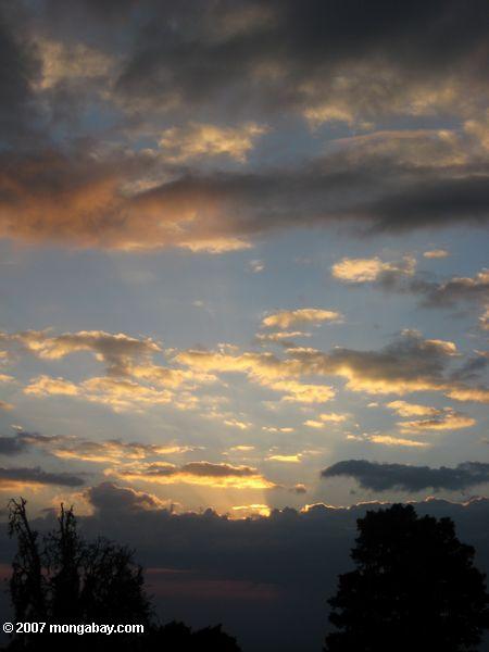 Sunset vu de la station météo du mont. Kenya