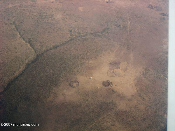 Massai manyatta von der Luft aus gesehen