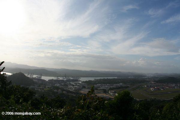 Panoramische Ansicht des pazifischen Panamakanal-Zone