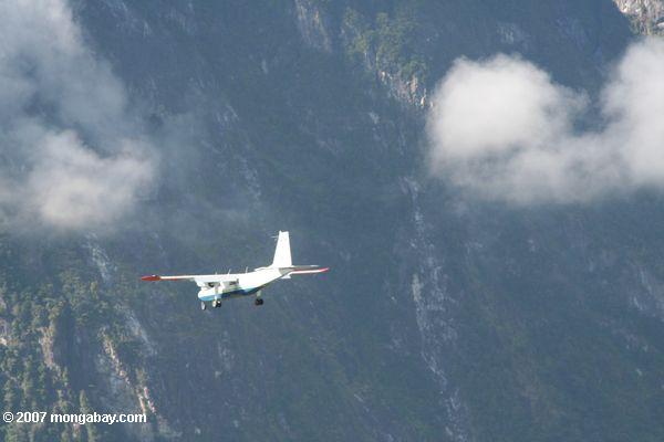 Vuelo Milford Sound excesivo del aeroplano