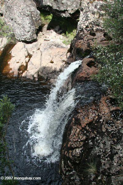 Wasserfälle am Aufnahmevorrichtung Berg