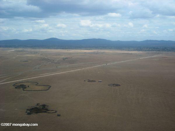 Maasai aldeas como se ve desde un avión