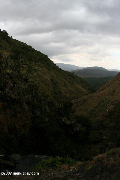 Munge le canyon de sortie de Olmoti caldeira