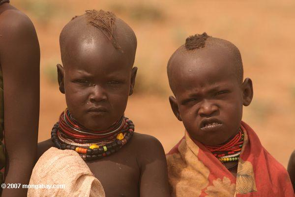 位于肯尼亚和埃塞俄比亚的图尔卡纳族面临气候变化和吉贝三级大坝带来的生存威胁。拍摄：Rhett A. Butler.